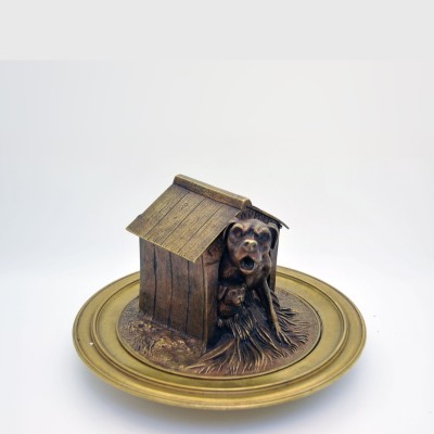 Tintero de bronce con un perro, obra de Moigniez