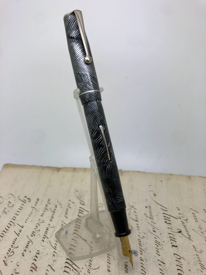 Joli stylo plume à pompe - Crayon vintage
