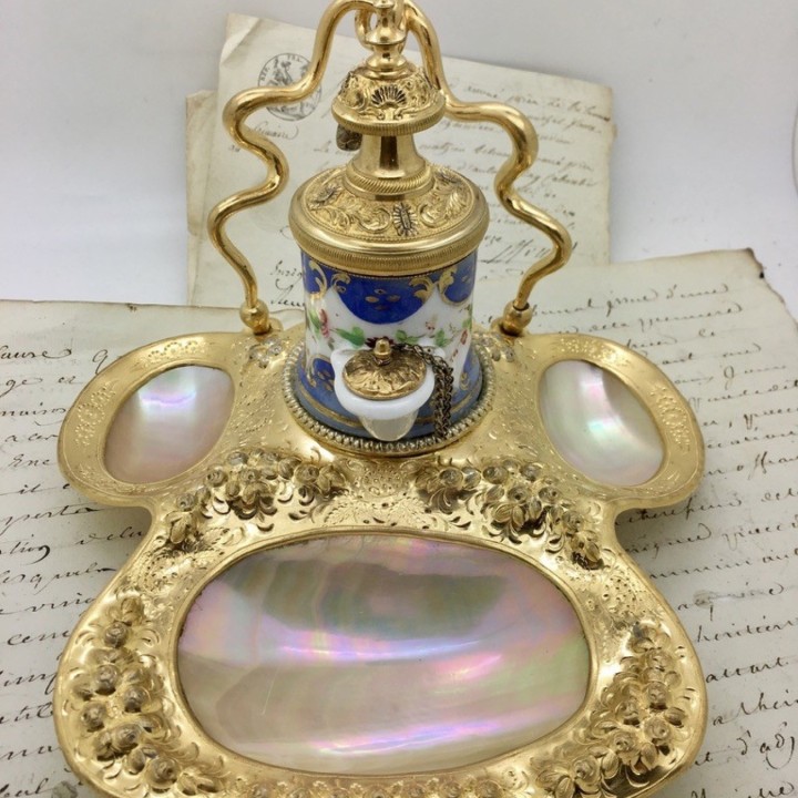 Raro tintero de bomba del siglo XIX, nácar y porcelana de Sèvres