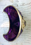 Encrier art nouveau en cristal violet en forme de croissant