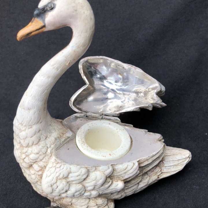 Encrier au cygne en bronze de Vienne polychrome