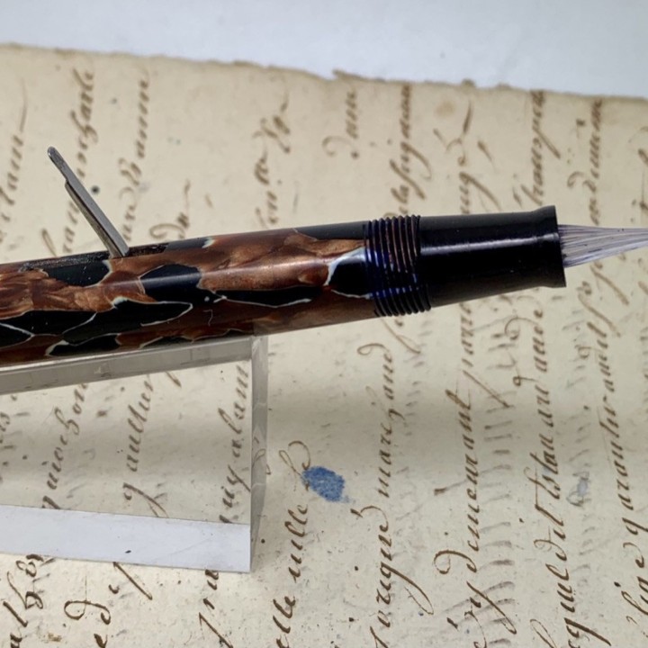 Penna stilografica francese in vetro degli anni '40