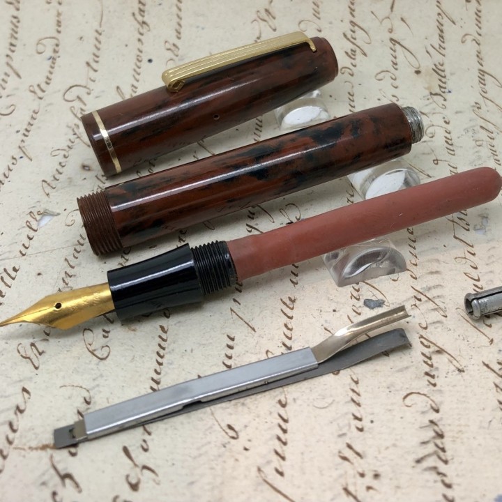 Caneta de tinta permanente em resina marmoreada 1950, nova