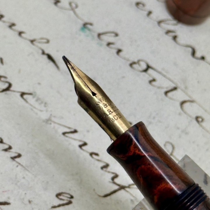 La Plume d'Or lever-filler fountain pen