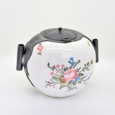 Encrier XVIIIe en porcelaine peinte et plomb
