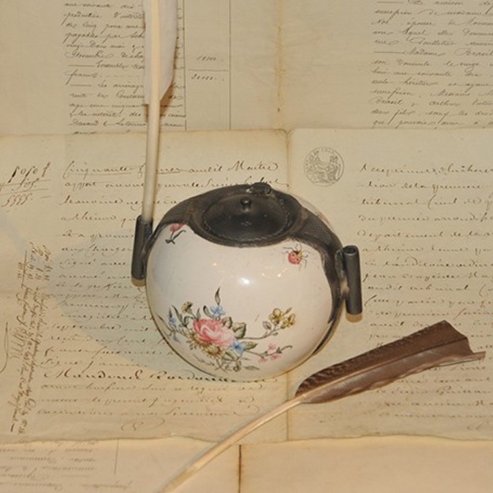 Tintenfass aus bemaltem Porzellan und Blei, 18. Jahrhundert